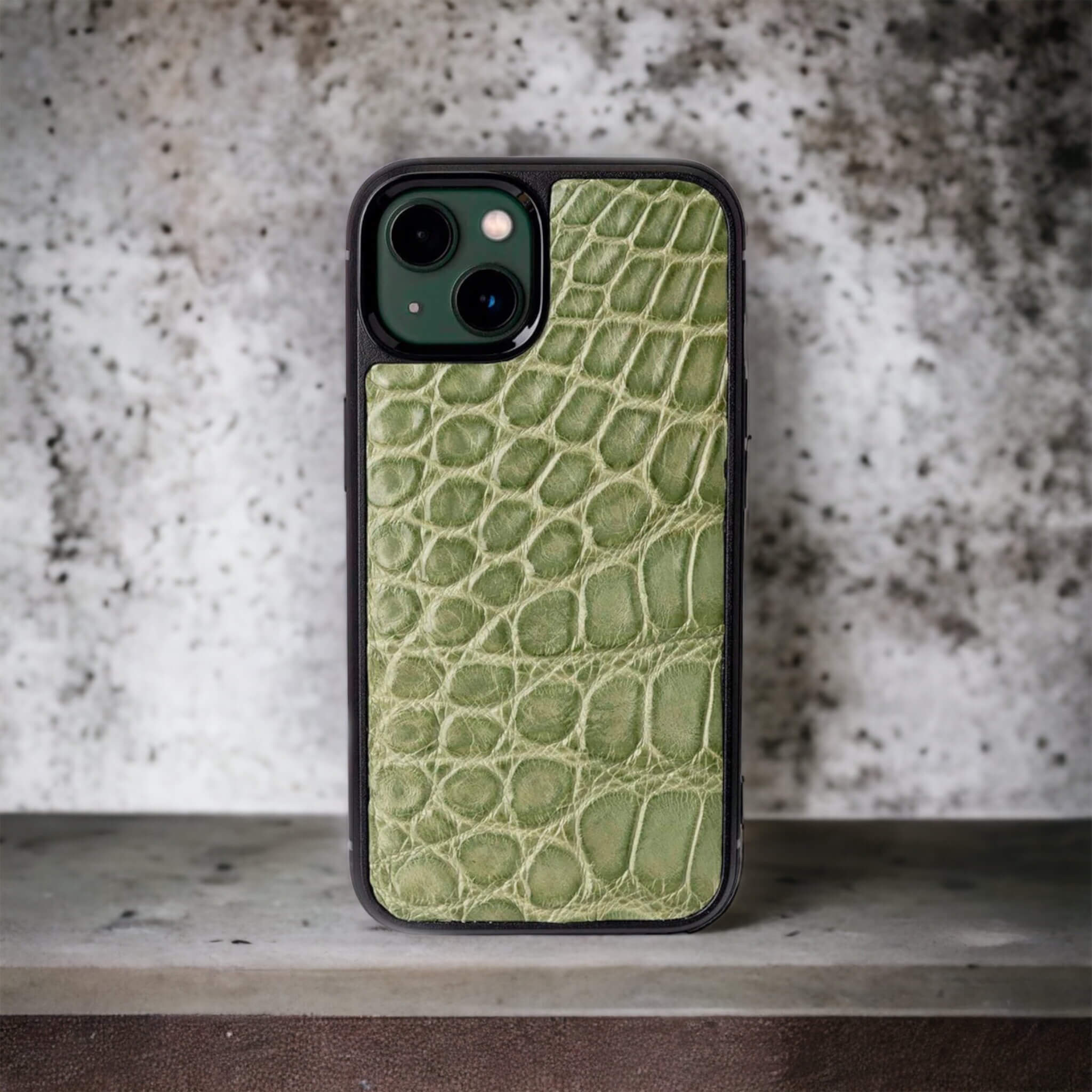 Classic Case For iPhone 13 in Alligator