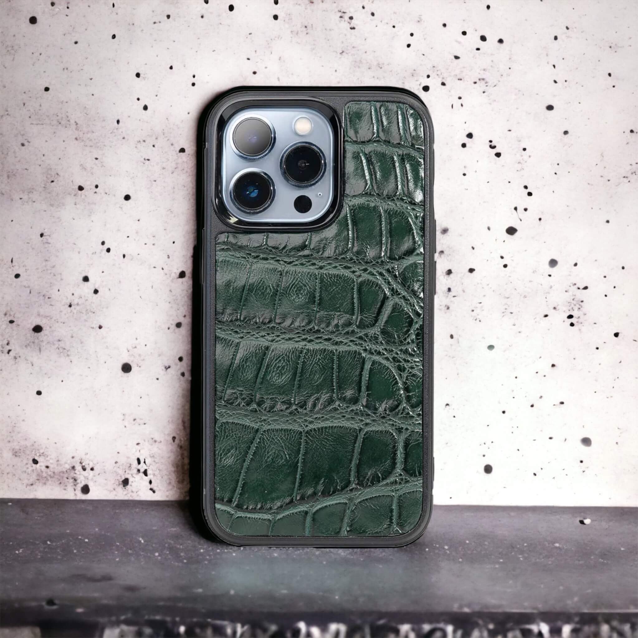 Classic Case For iPhone 13 Pro in Alligator