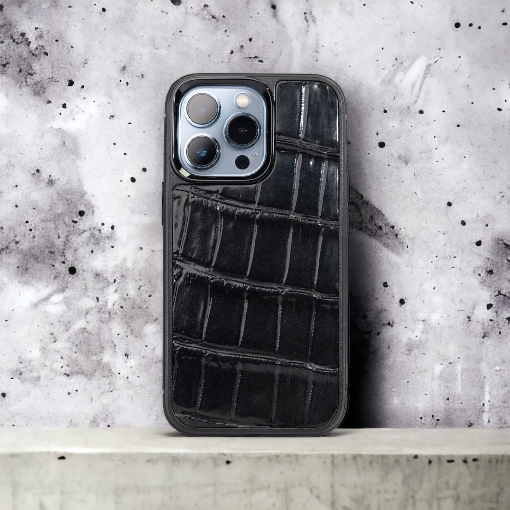 Classic Case For iPhone 13 Pro in Alligator