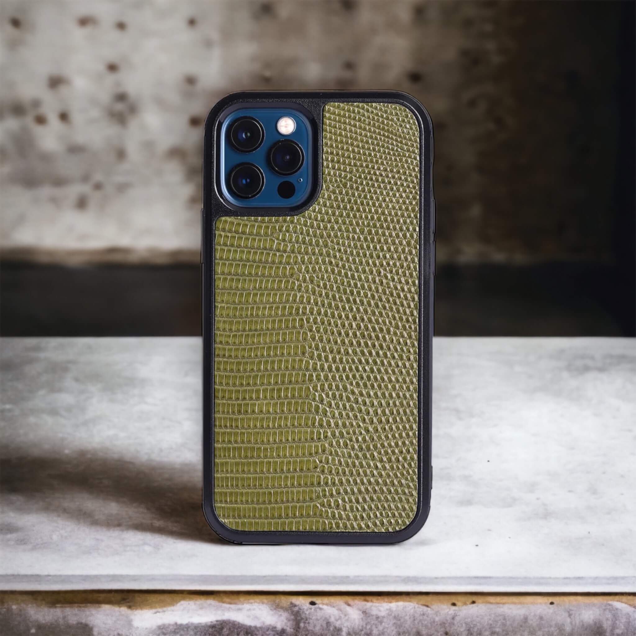 Classic Case For iPhone 12 Pro & 12 in Lizard